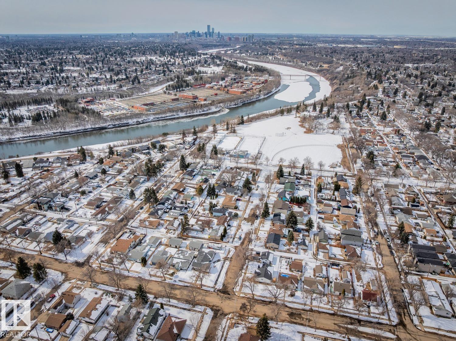 3813 111 AV NW, Edmonton