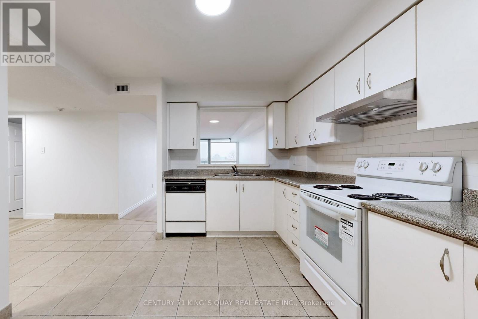 #616 4727 SHEPPARD AVENUE E - 7