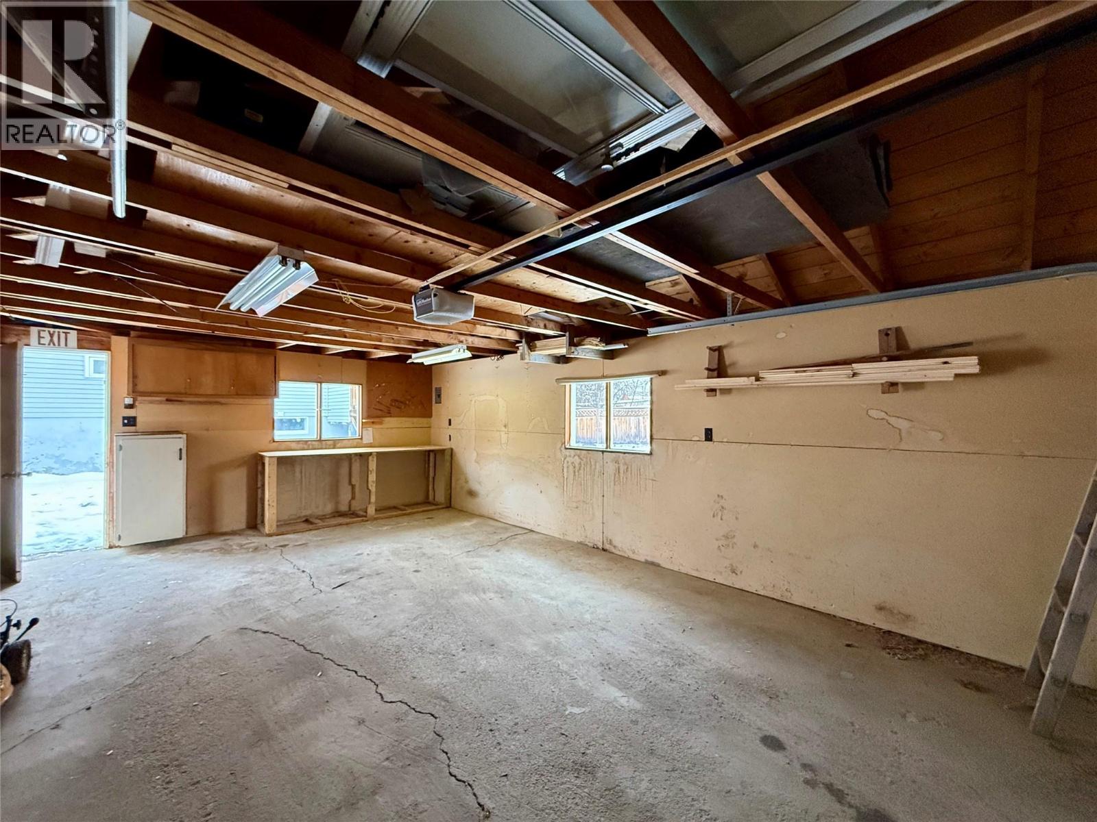 614 NELSON STREET - 32