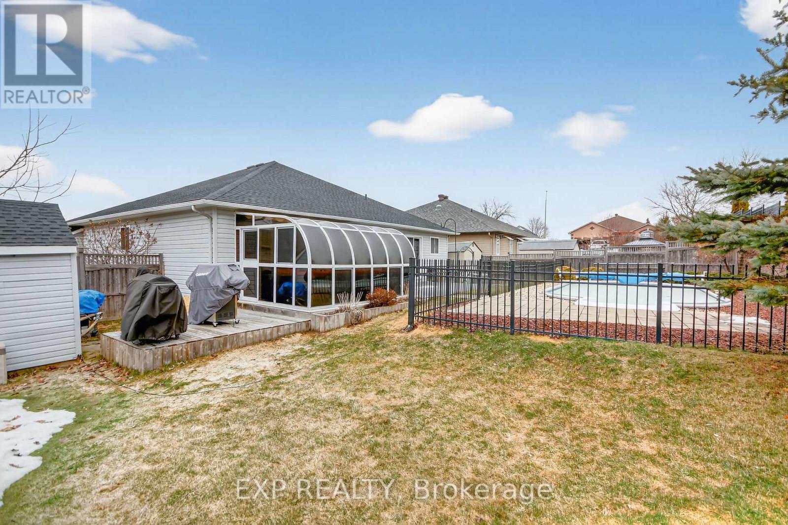 view of back yard