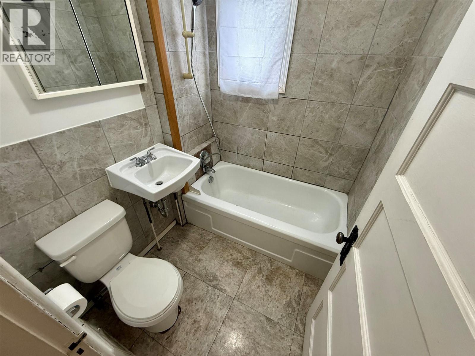 614 NELSON STREET - 15