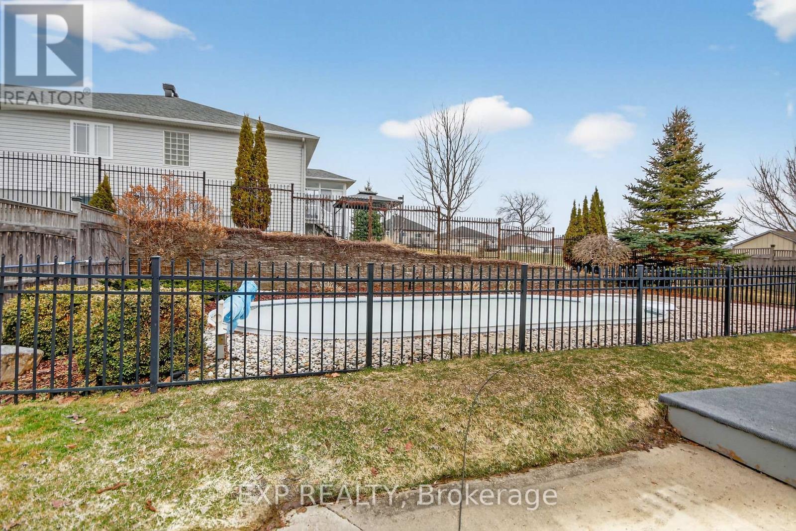 view of back yard