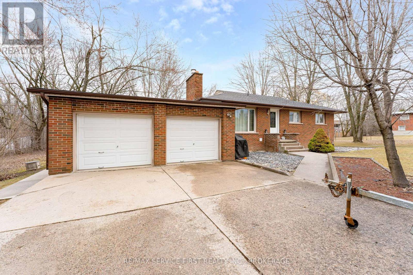 34 DALGLEISH AVENUE - 1