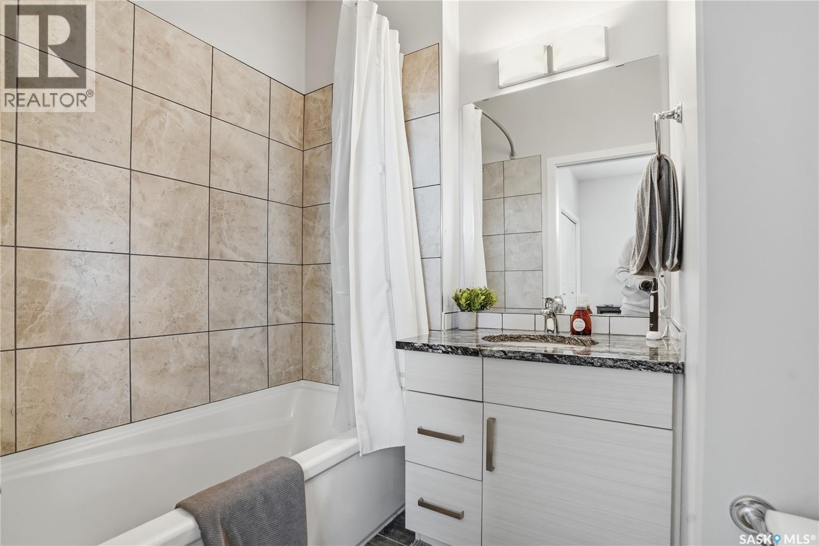 Single Family House Bi-level for Sale in  Boykowich STREET Saskatoon 