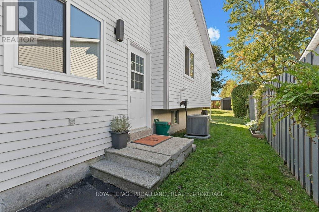 26 WOODSTONE CRESCENT - 28