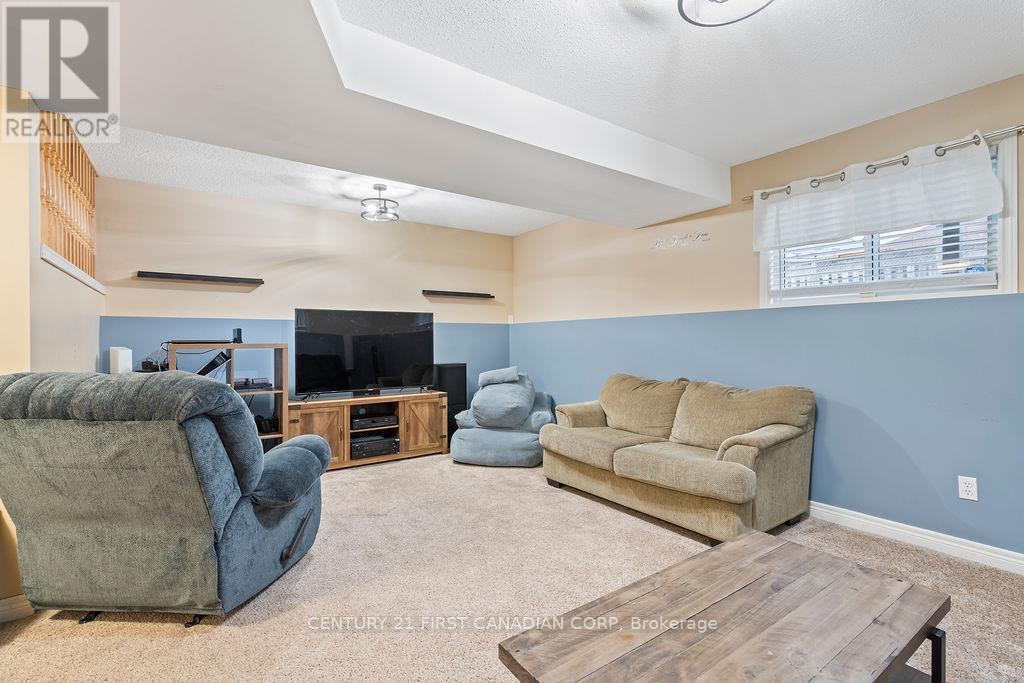 17 COTTONWOOD DRIVE E Property Photo