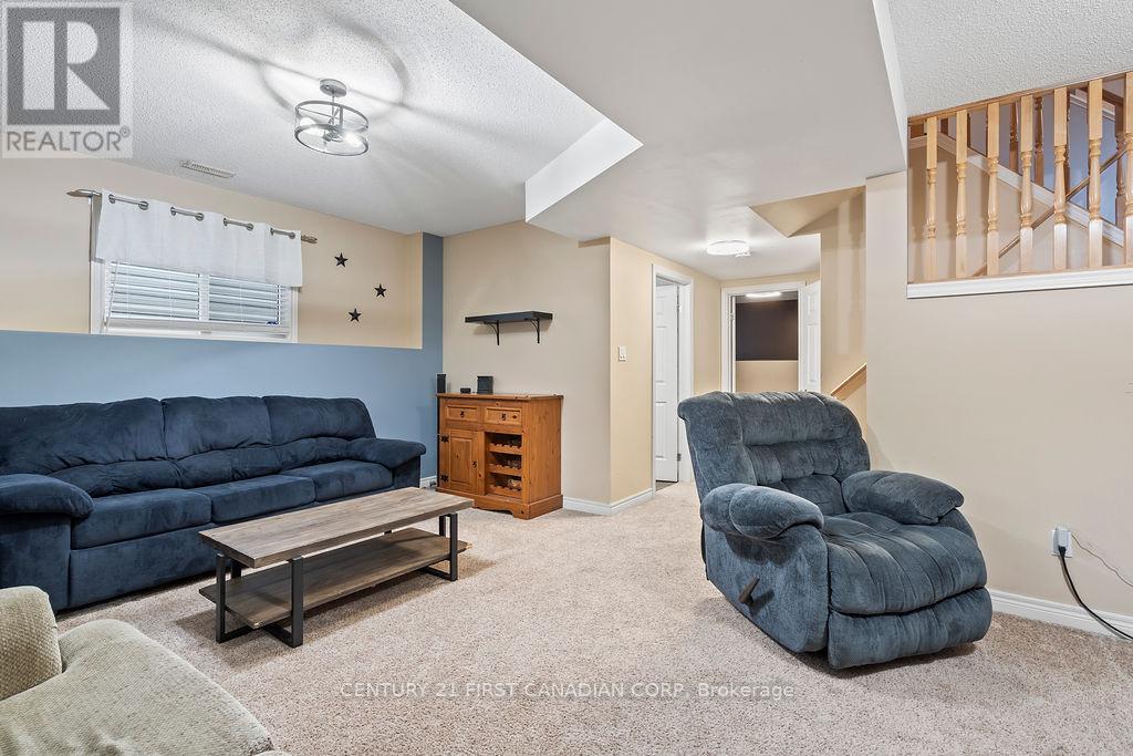 17 COTTONWOOD DRIVE E Property Photo