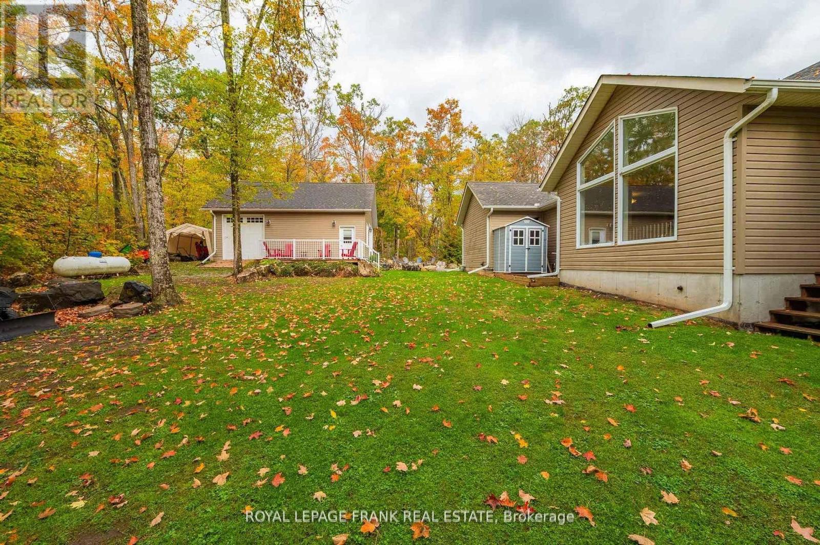 25 LAKELAND AVENUE - 37
