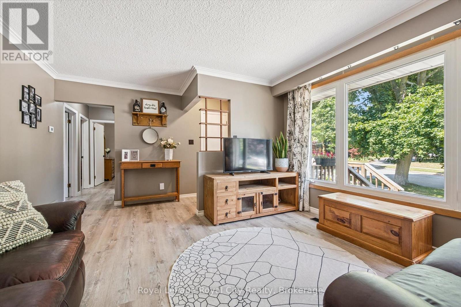24 JULIA DRIVE - 9