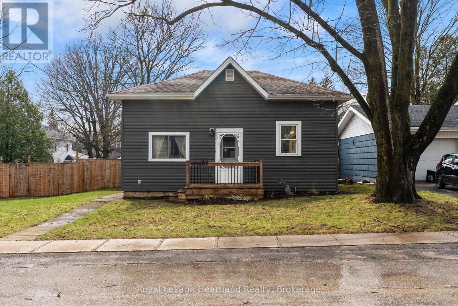 140 RATTENBURY STREET W