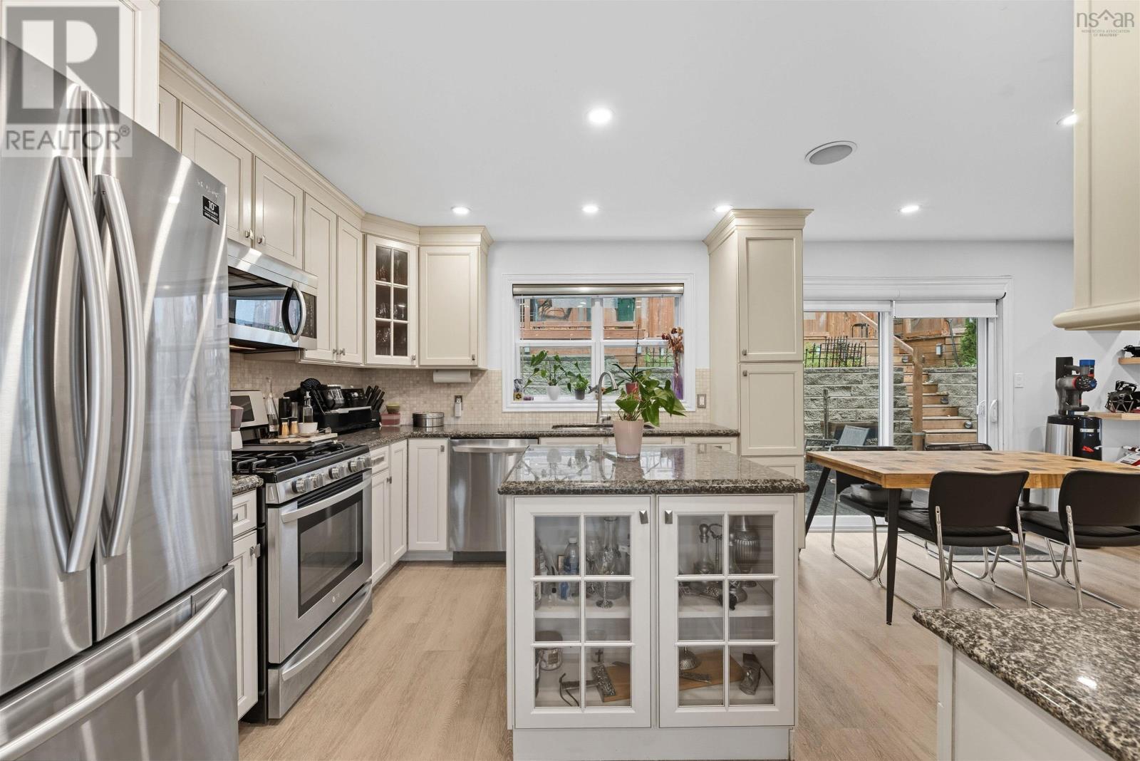 55 DONALDSON AVENUE - 16