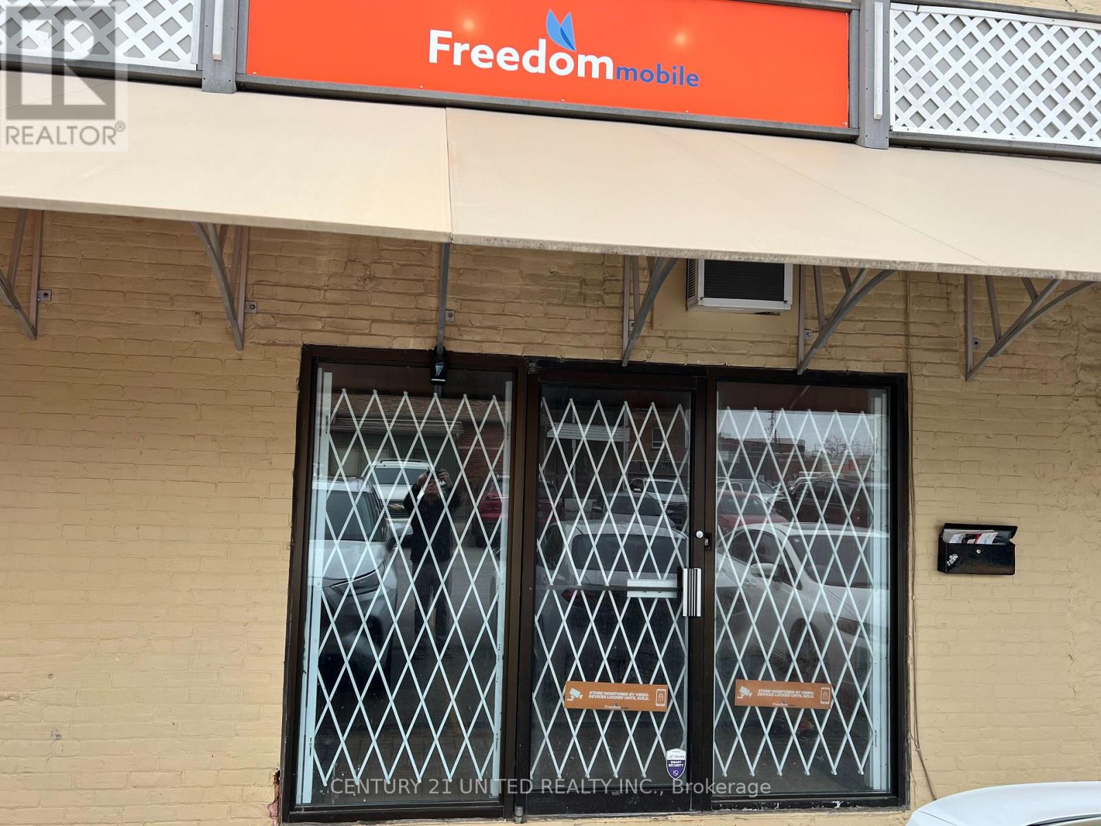 1B - 195 SIMCOE STREET