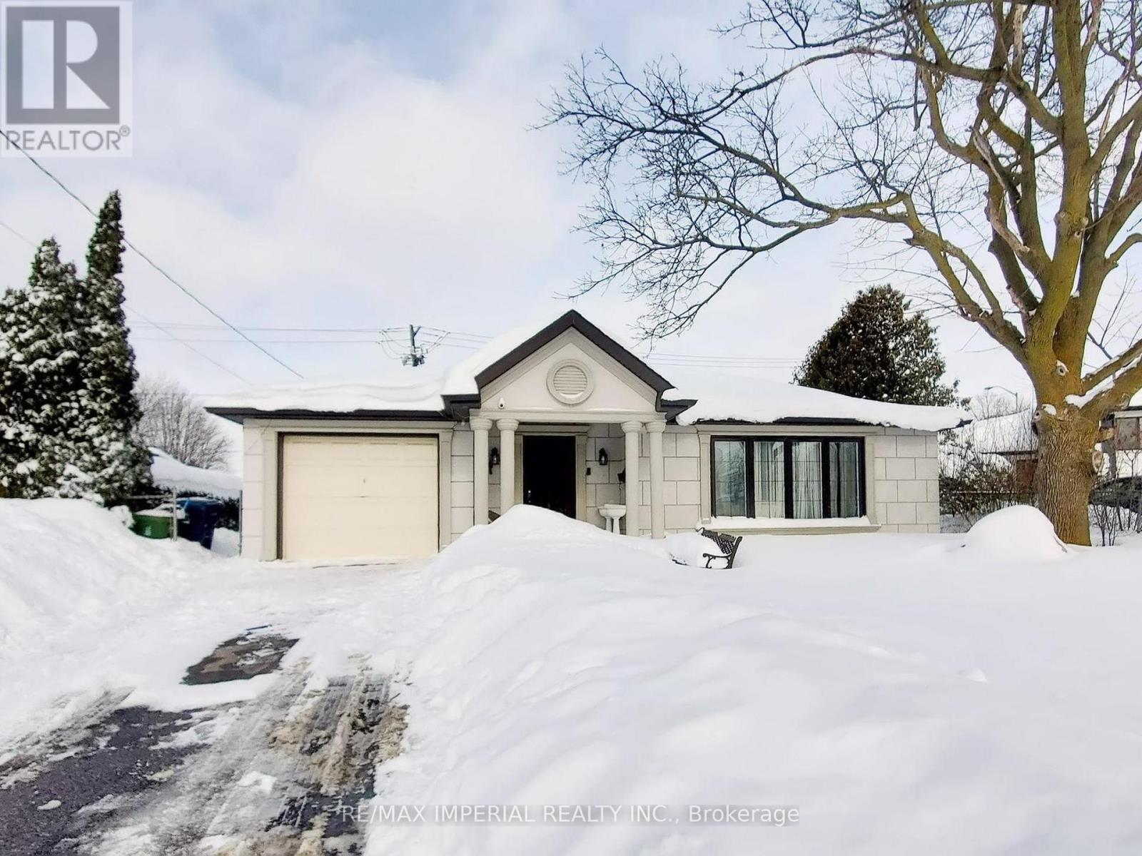 35 WADDINGTON CRESCENT