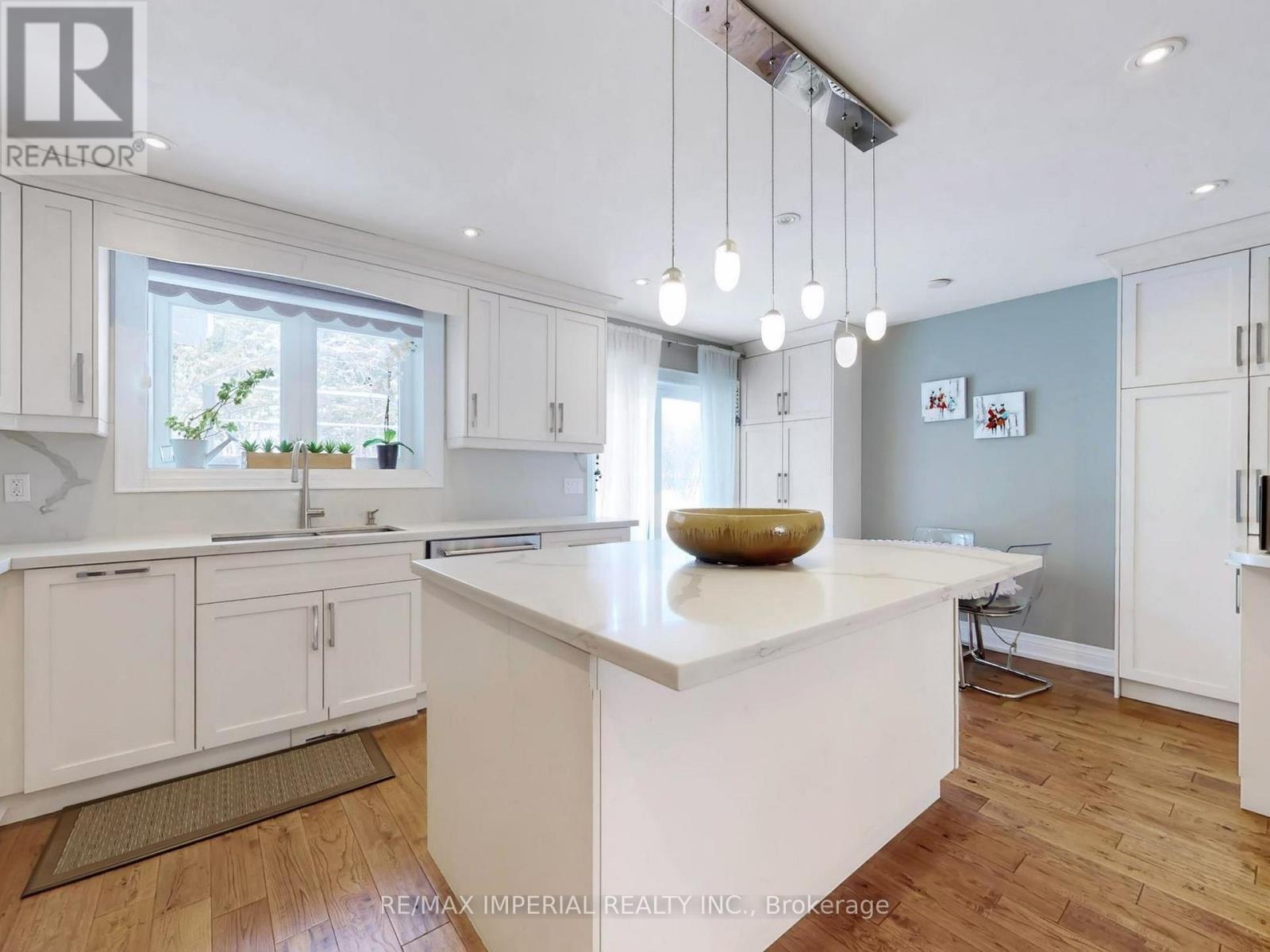 35 WADDINGTON CRESCENT - 7