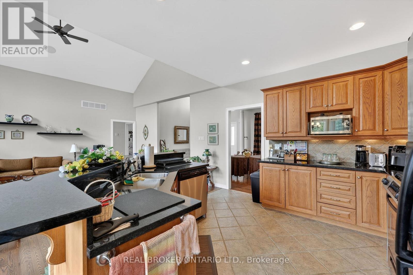 20 BASSWOOD CIRCLE - 12