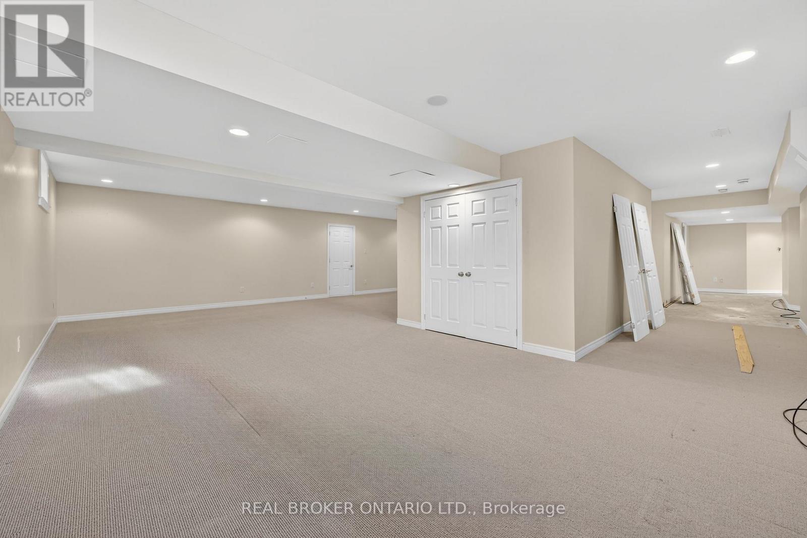 20 BASSWOOD CIRCLE - 32