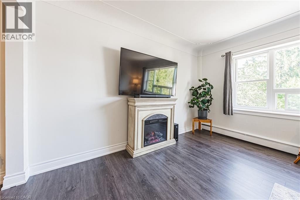 #208 836 CONCESSION STREET - 11