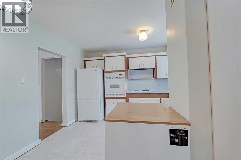 Single Family House 4 Level for Sale in  Wildwood Drive SW Wildwood Calgary 