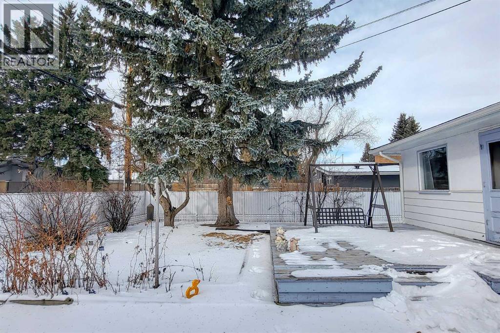 Single Family House 4 Level for Sale in  Wildwood Drive SW Wildwood Calgary 