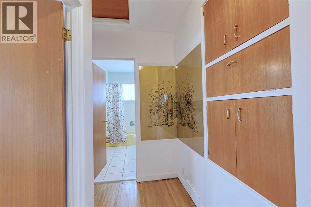 Single Family House 4 Level for Sale in  Wildwood Drive SW Wildwood Calgary 