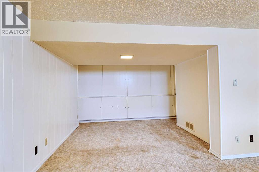 Single Family House 4 Level for Sale in  Wildwood Drive SW Wildwood Calgary 