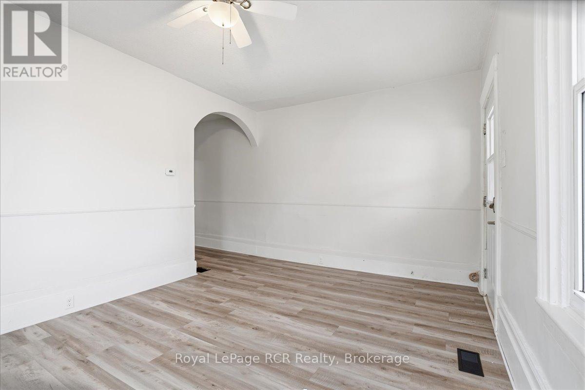 234 ELMA STREET E - 11