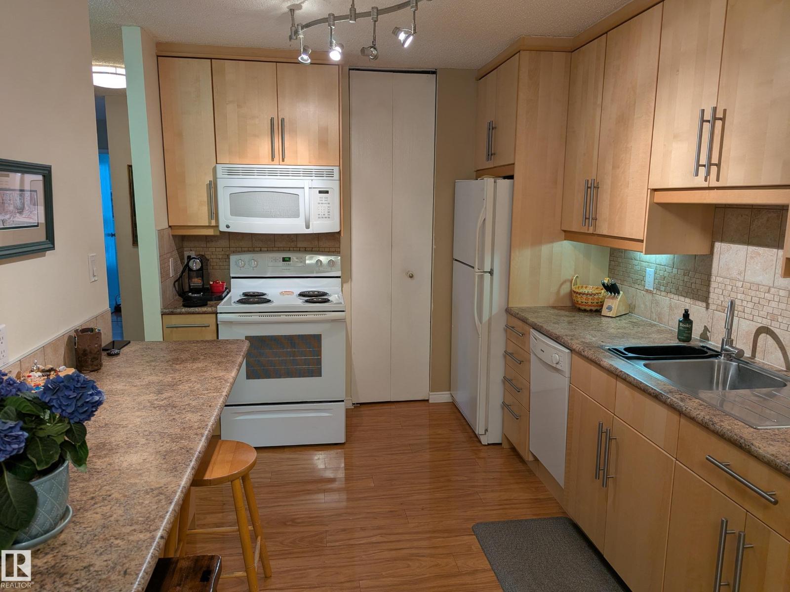 1870 111A ST NW, Edmonton