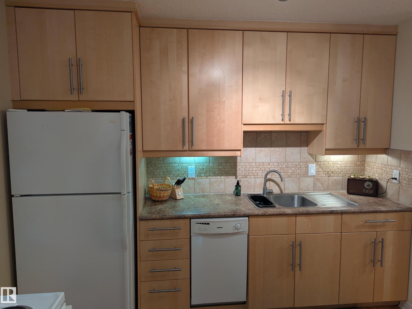 1870 111A ST NW, Edmonton