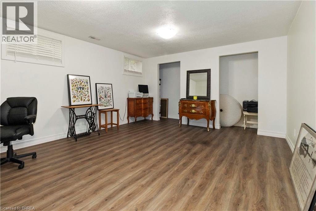 221 OLD ONONDAGA Road E - 40