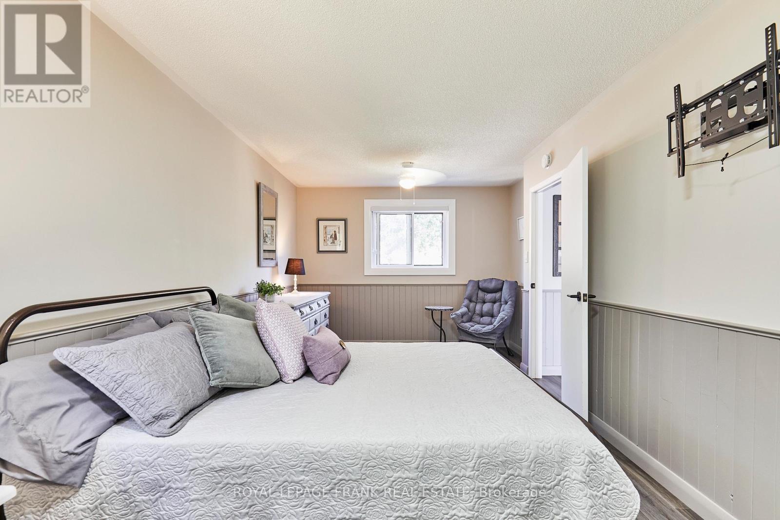 26 WAKEFORD ROAD - 27