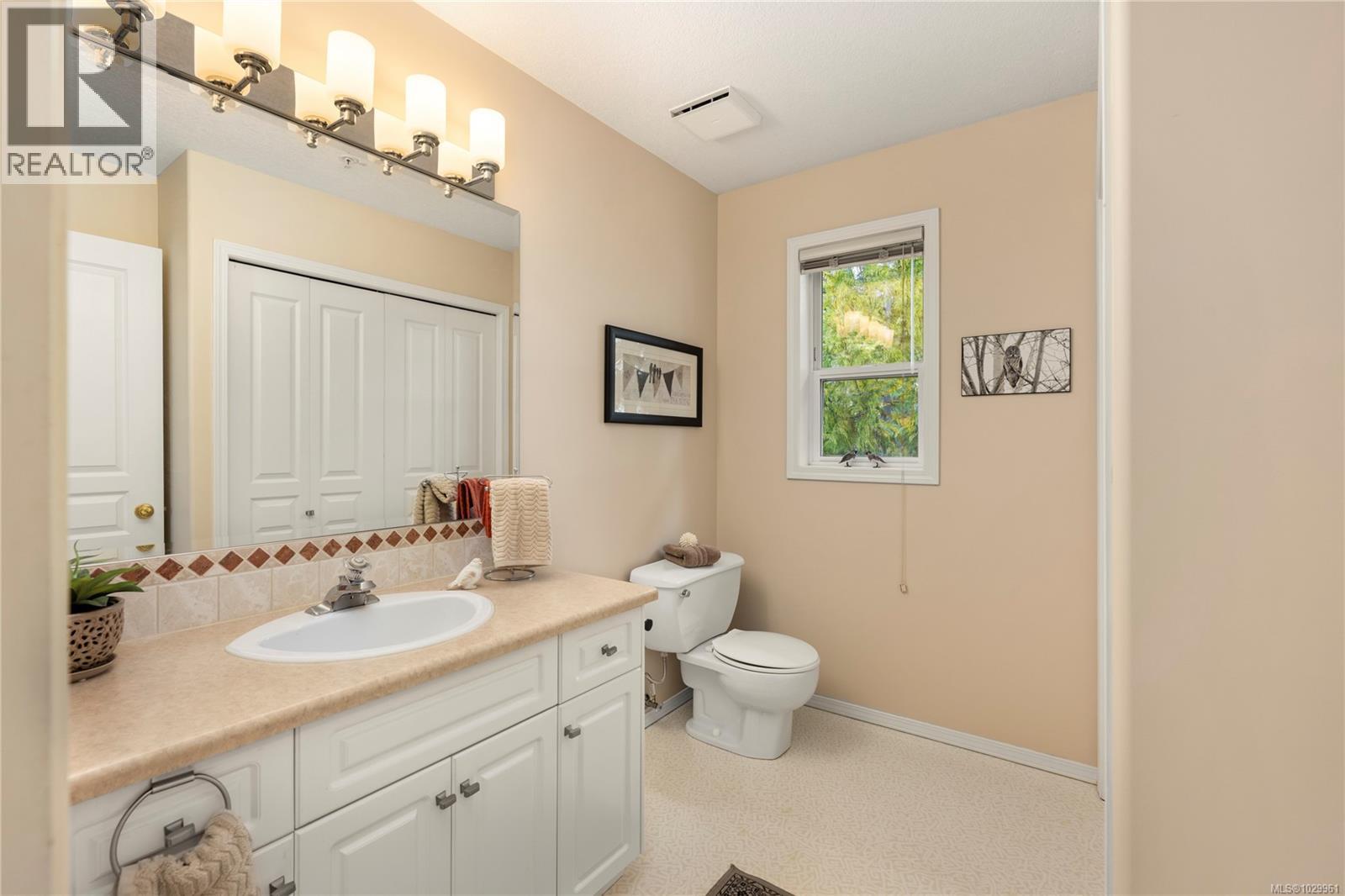 3255 Folkestone Dr, Nanaimo