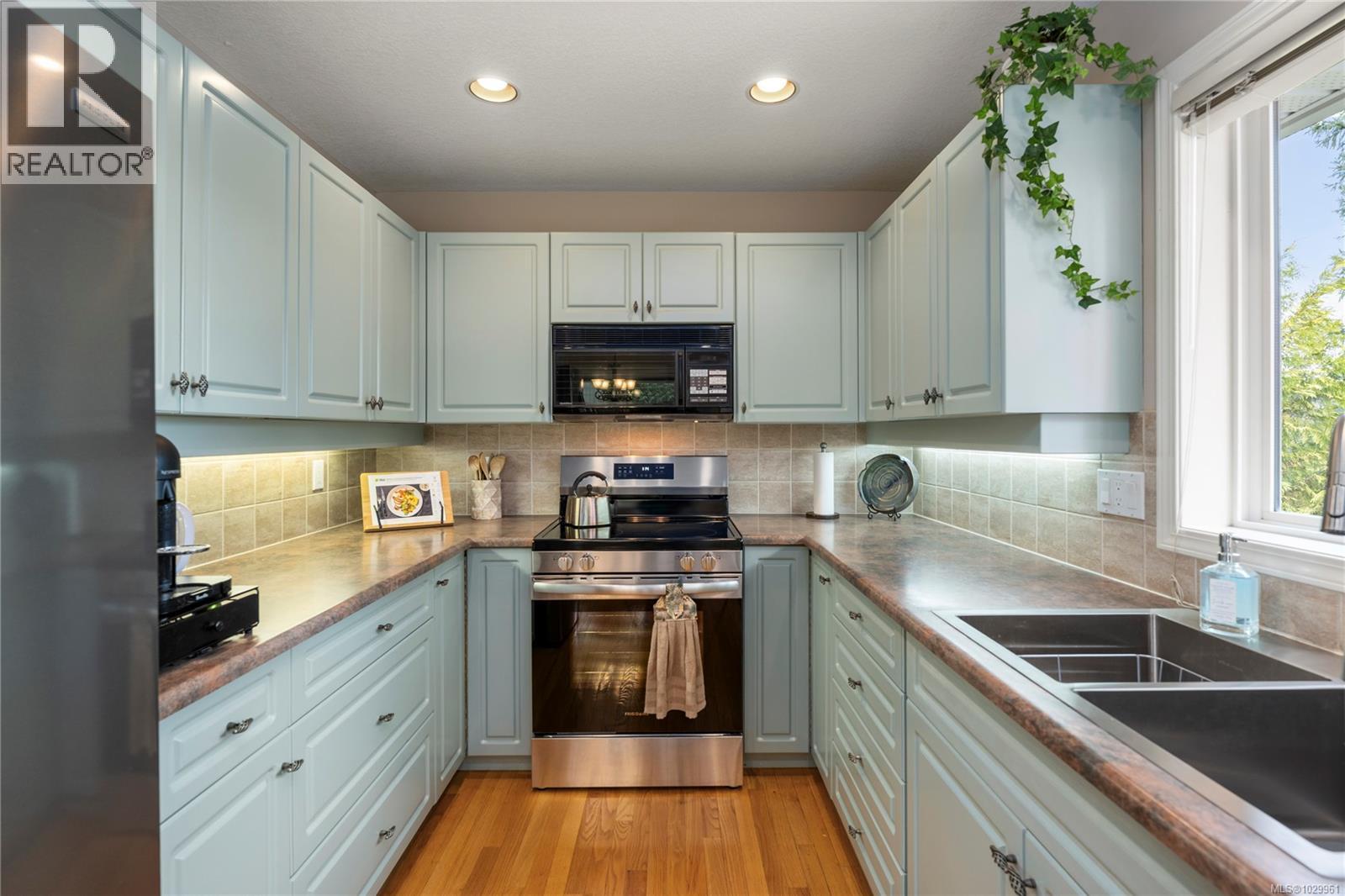 3255 Folkestone Dr, Nanaimo