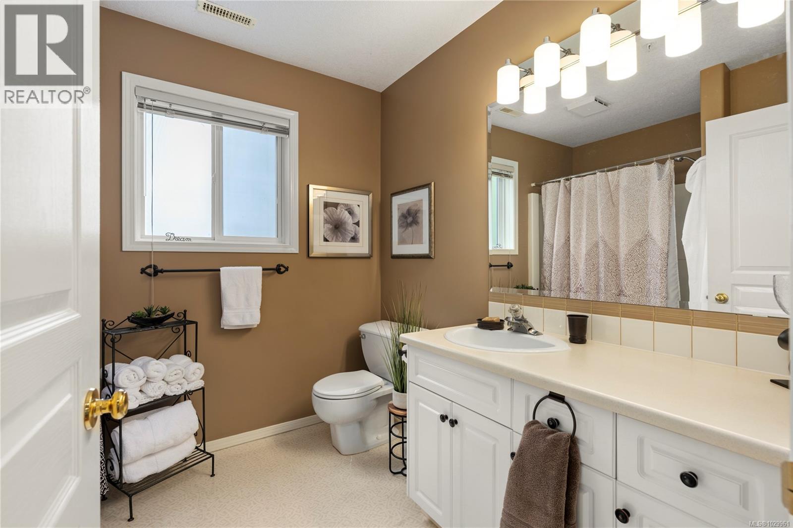 3255 Folkestone Dr, Nanaimo