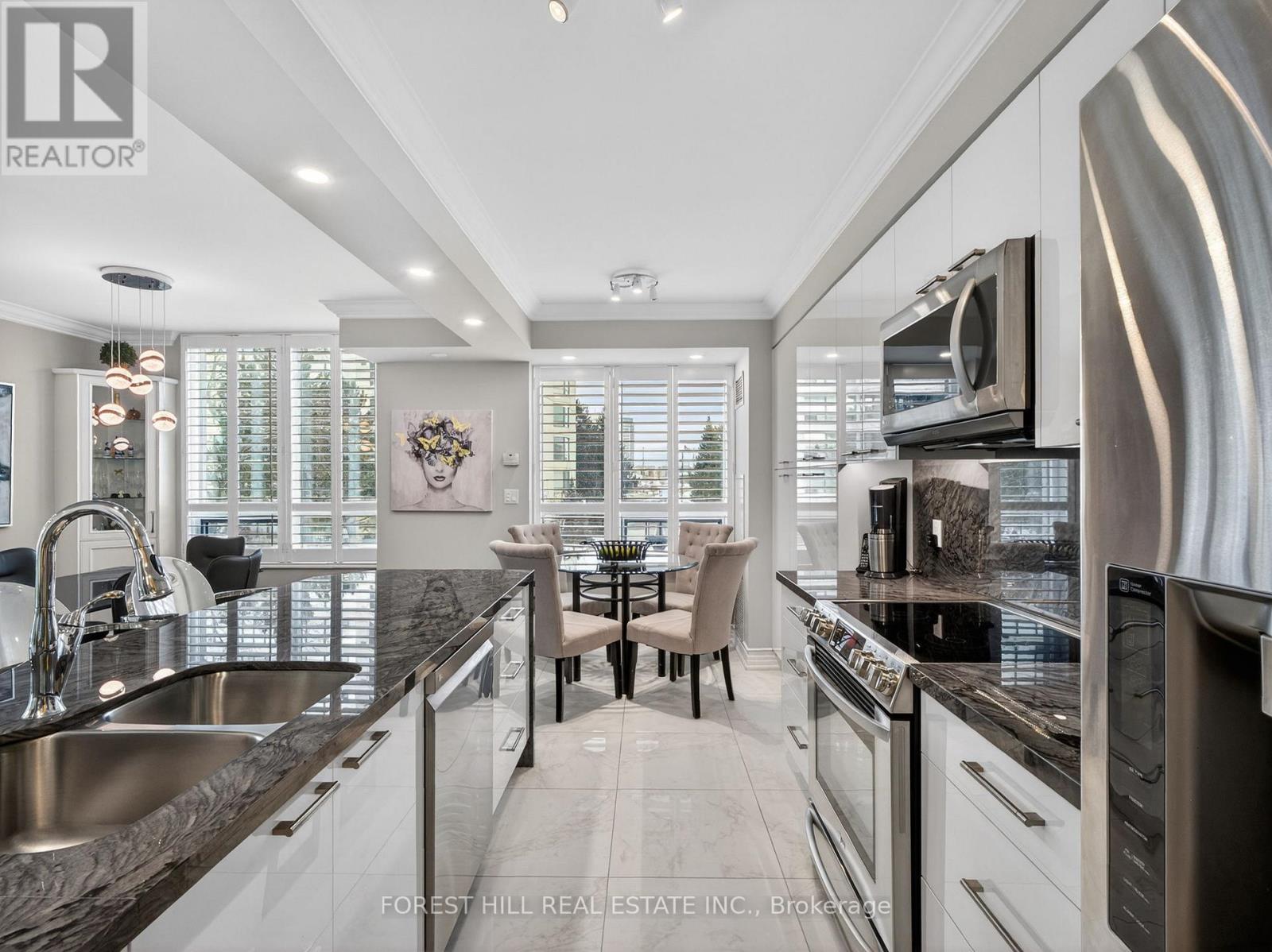 206 - 100 PROMENADE CIRCLE