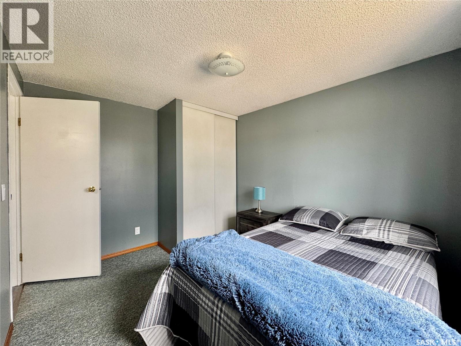317 Riedel AVENUE E - 21