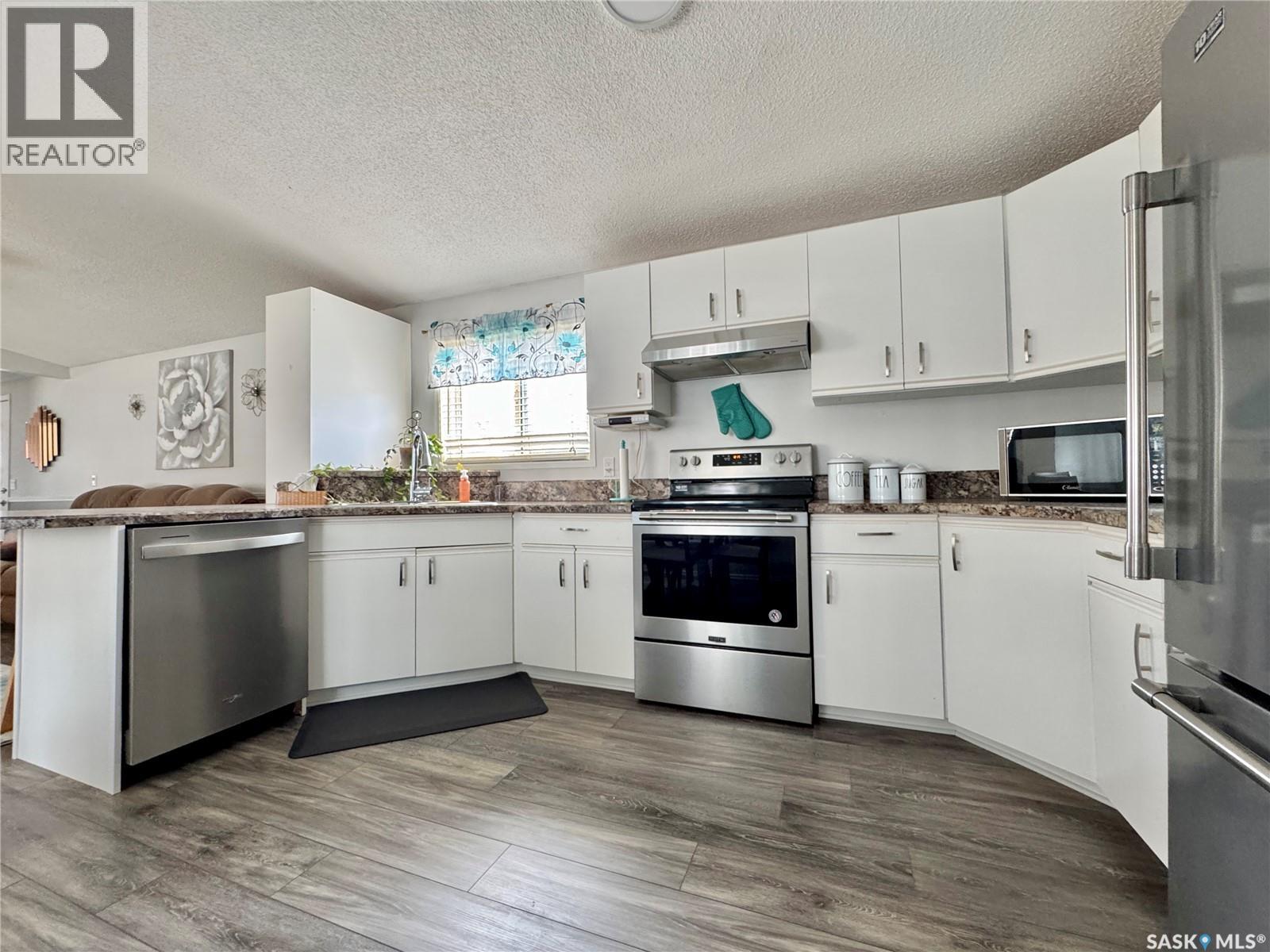 317 Riedel AVENUE E - 3