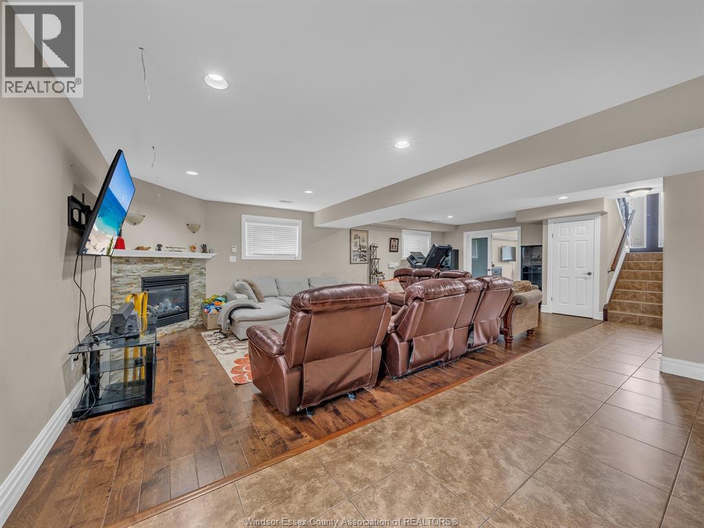 4795 PERIWINKLE CRESCENT - 34