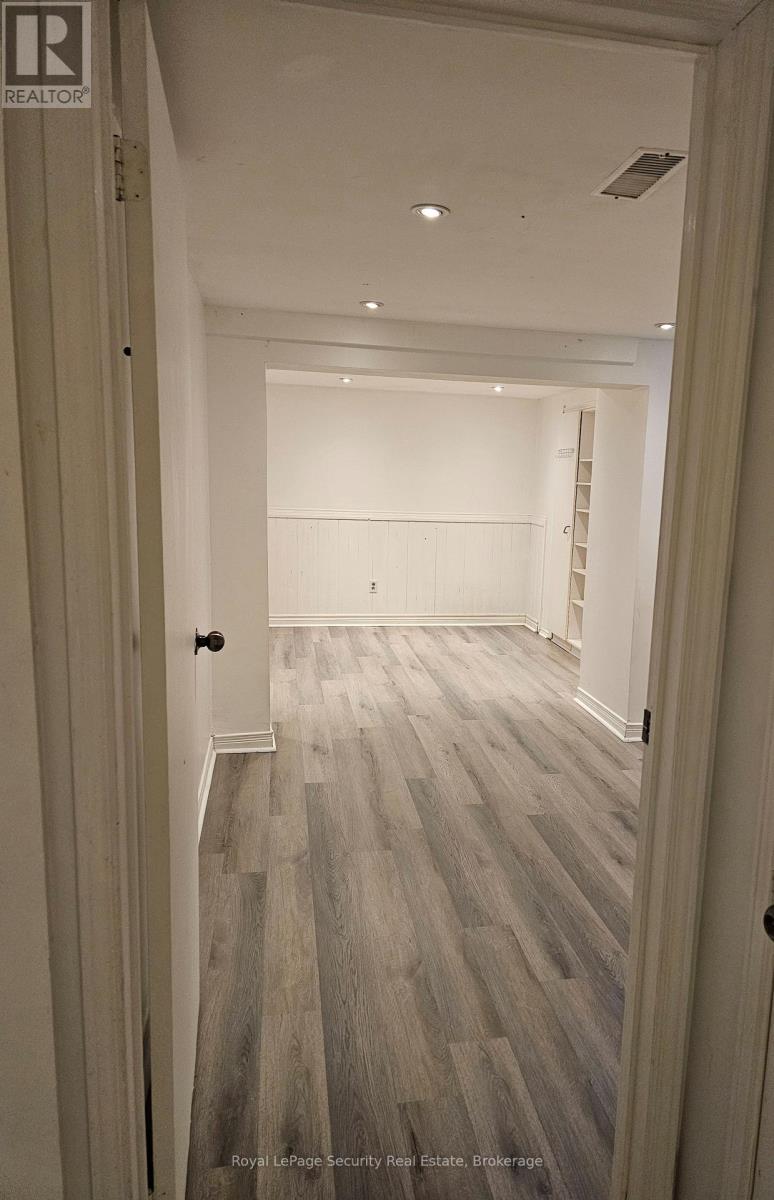 32 WILSON COURT - 17