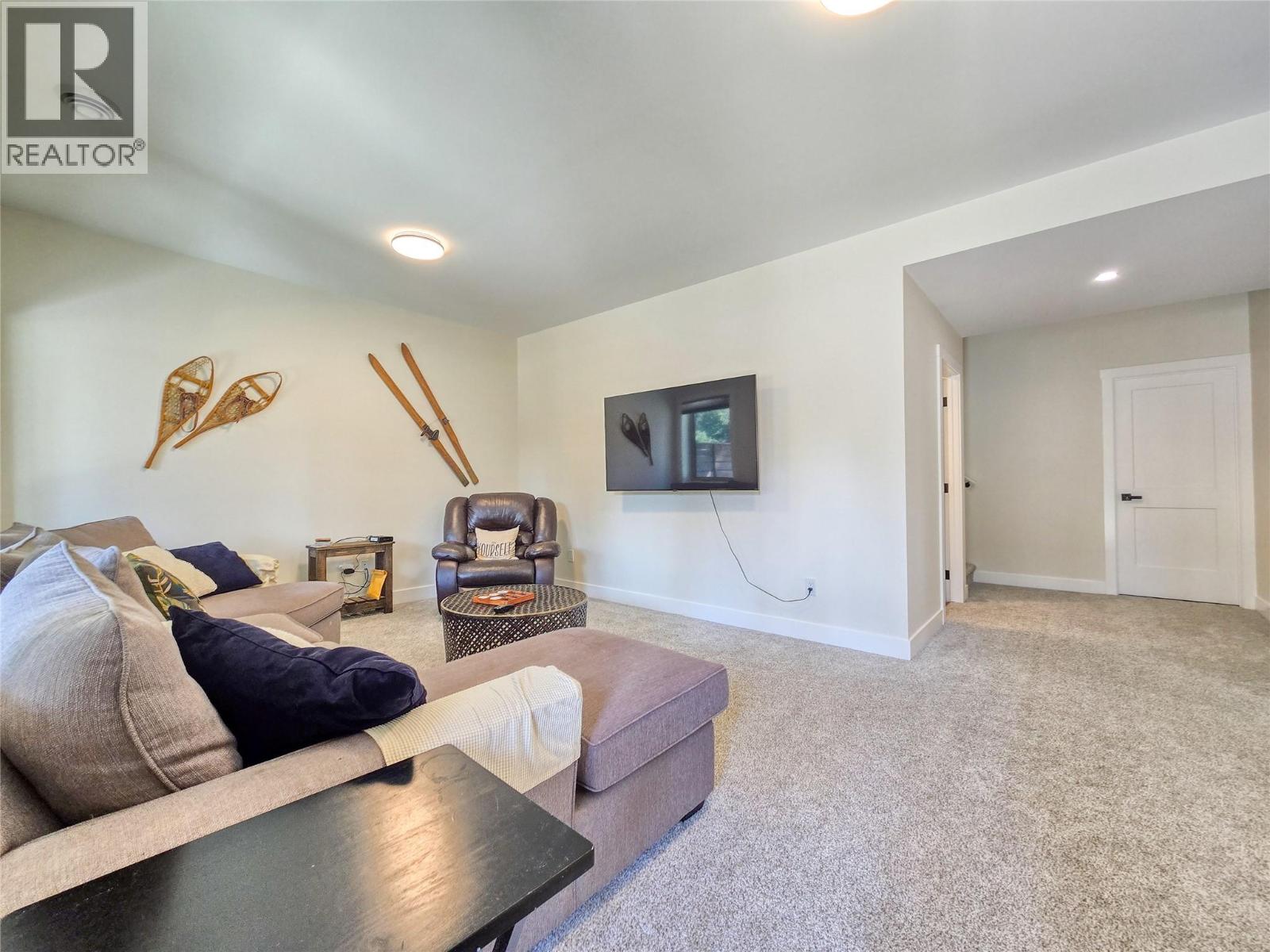 4926 TIMBER RIDGE Road Unit# 32, Windermere