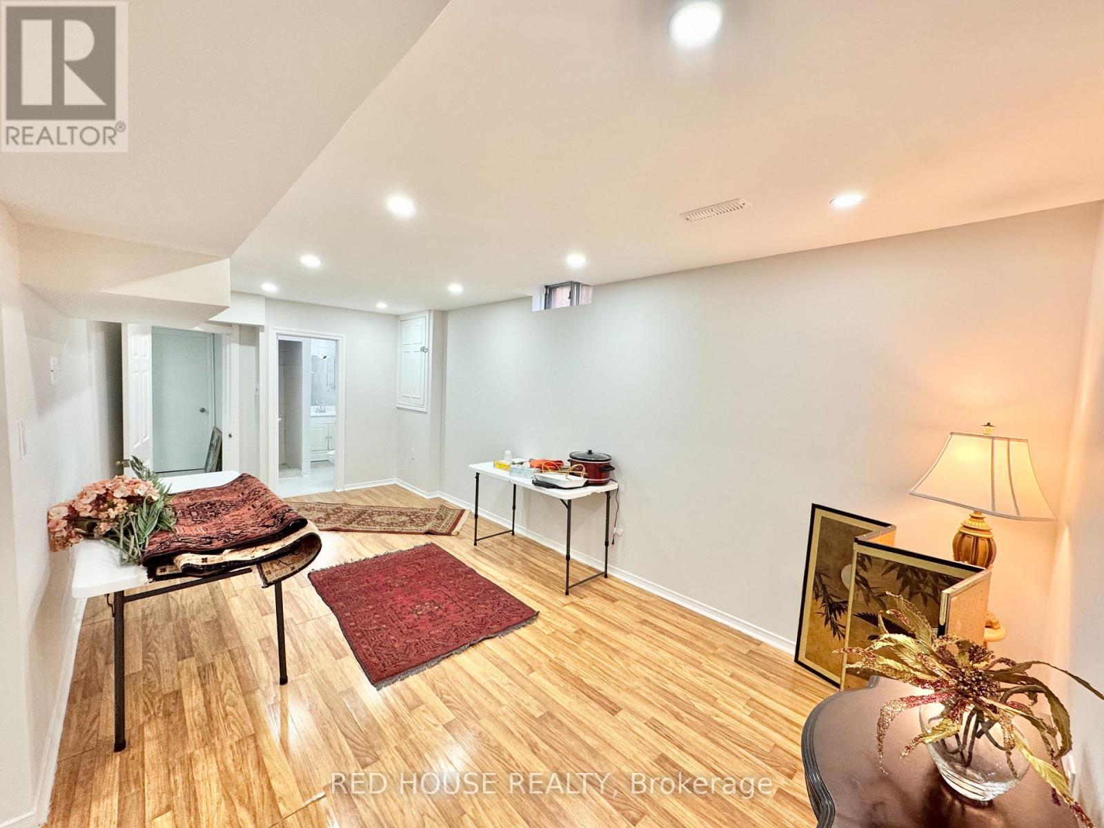 Listing photo of 33 FORESTSIDE COURT
