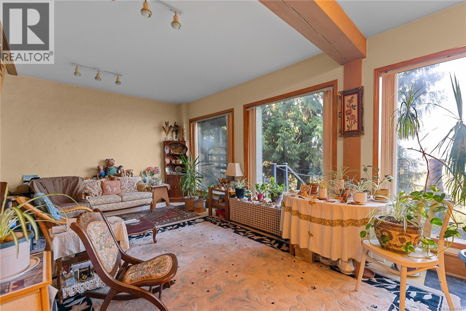 1059 PAT BURNS AVE - 39