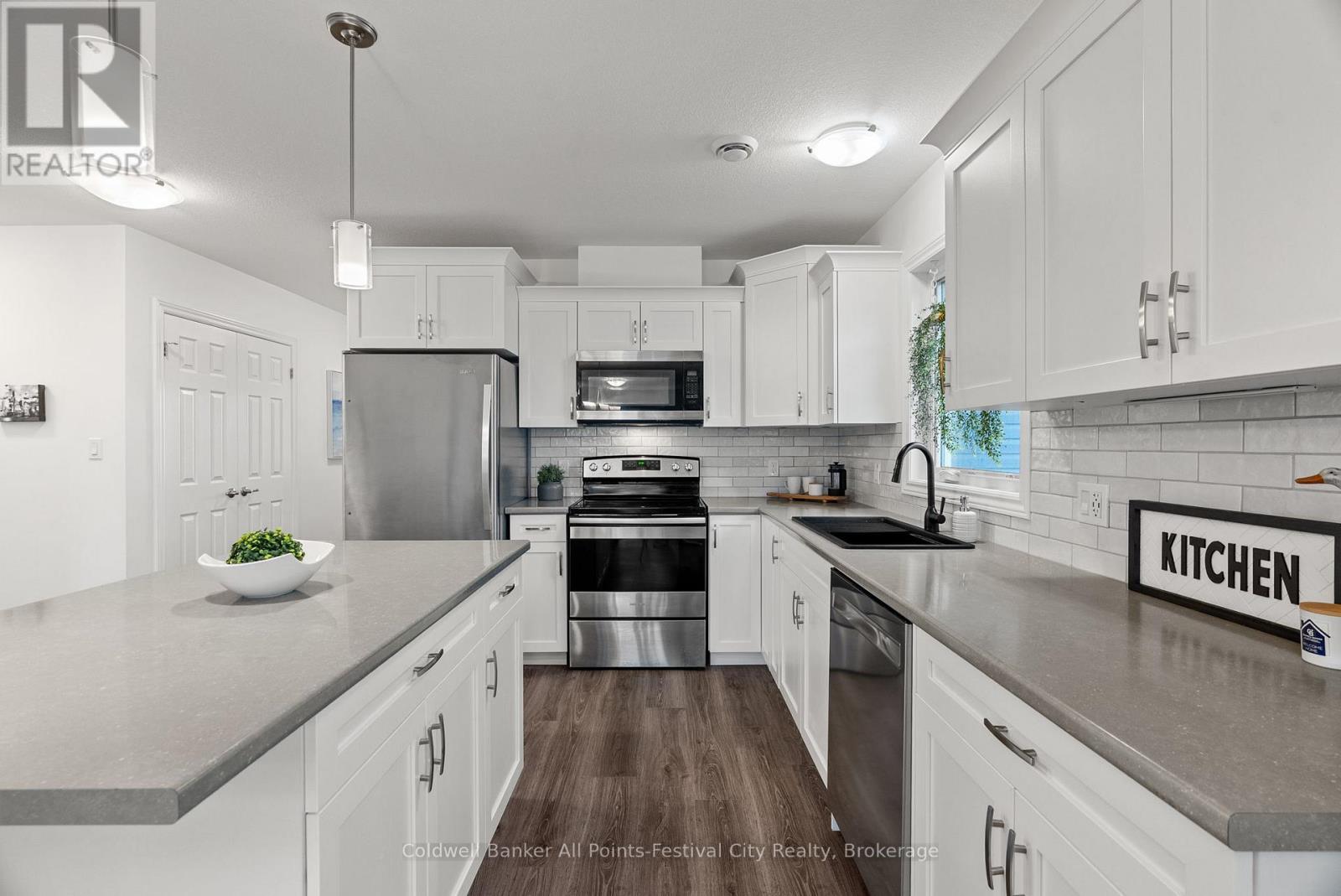 197 LAKE BREEZE DRIVE - 11