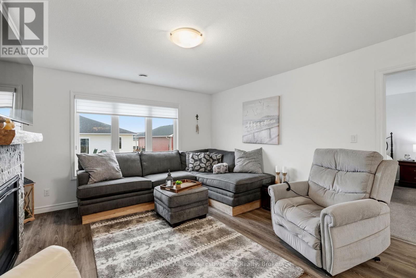 197 LAKE BREEZE DRIVE - 15