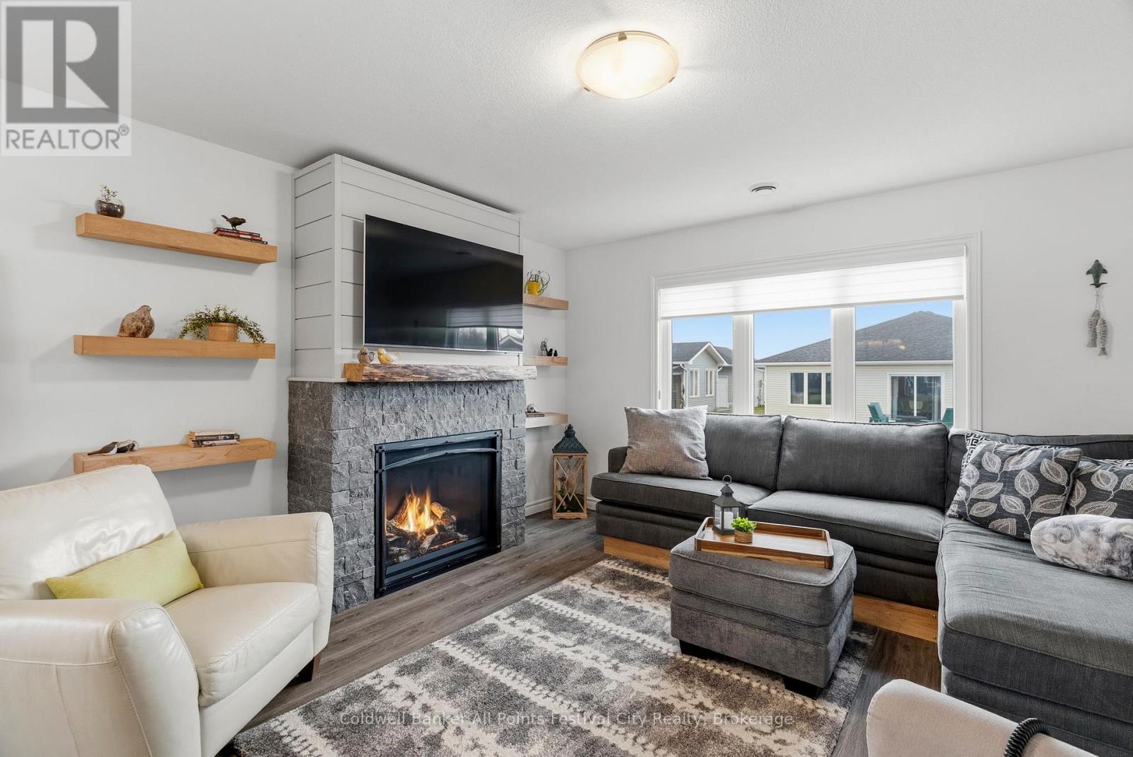 197 LAKE BREEZE DRIVE - 16