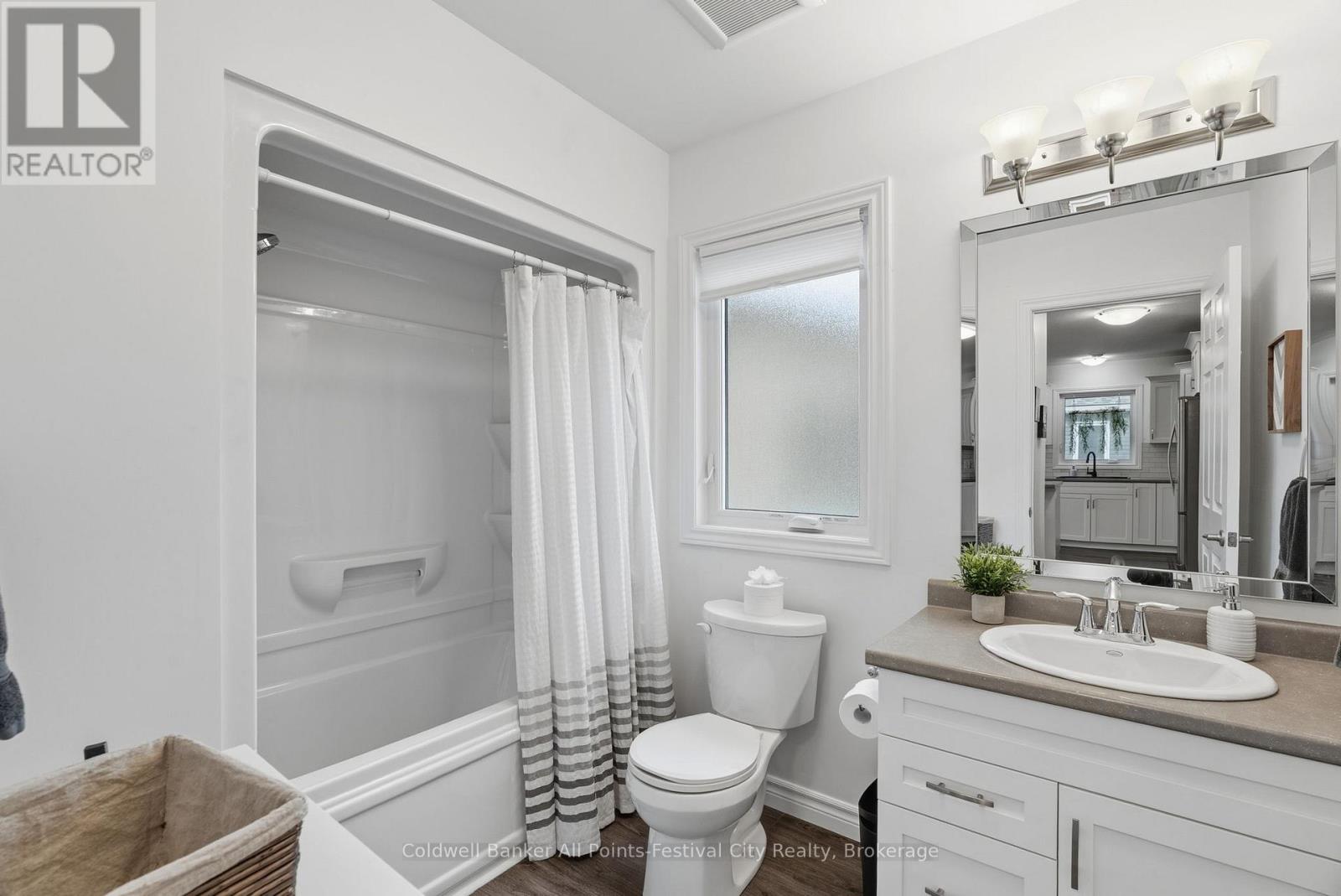 197 LAKE BREEZE DRIVE - 24