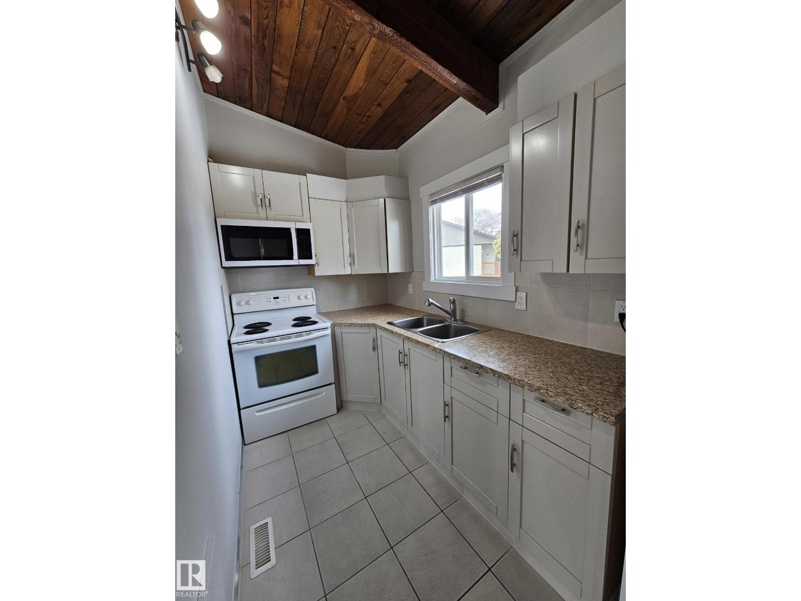 26 NORTHWOODS VG NW, Edmonton