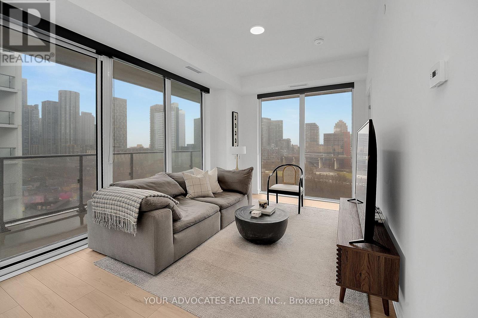 902 - 9 TECUMSETH STREET