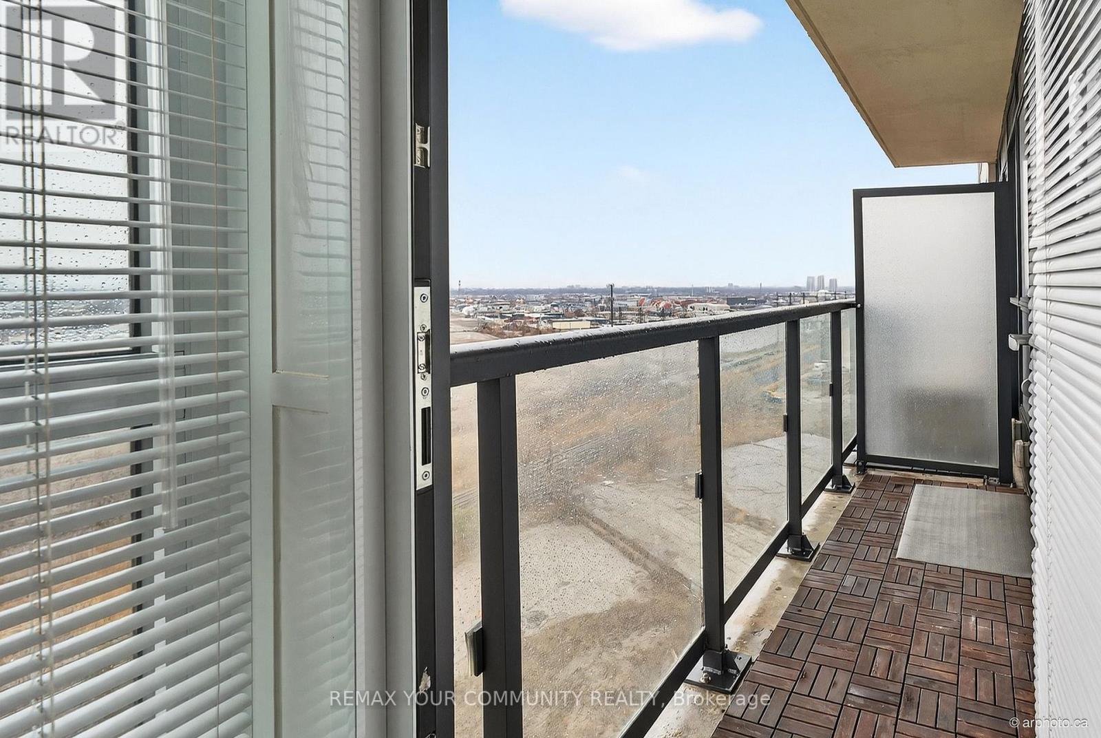 #1307 20 THOMAS RILEY ROAD - 35