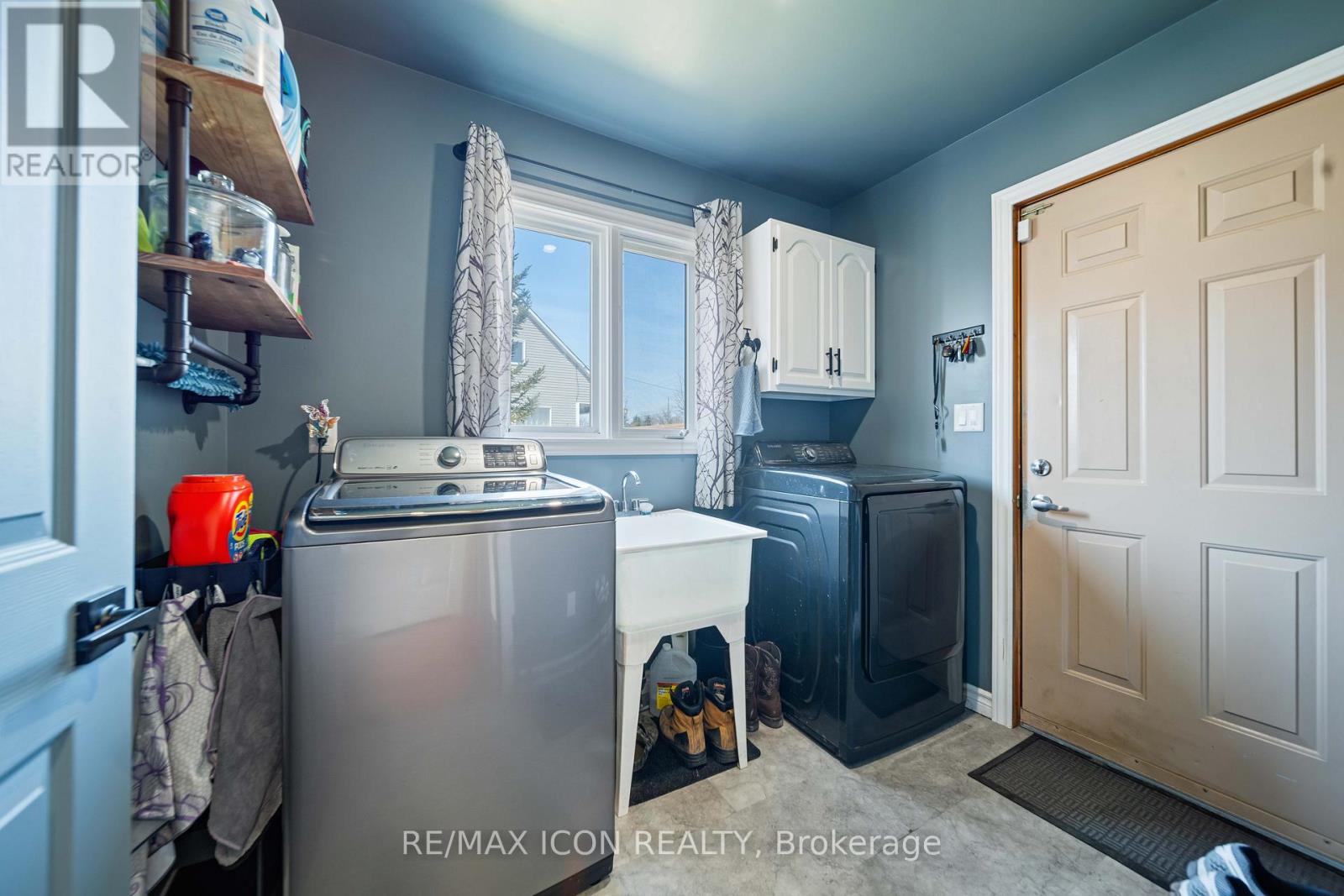 227 WILLIAM STREET E - 13