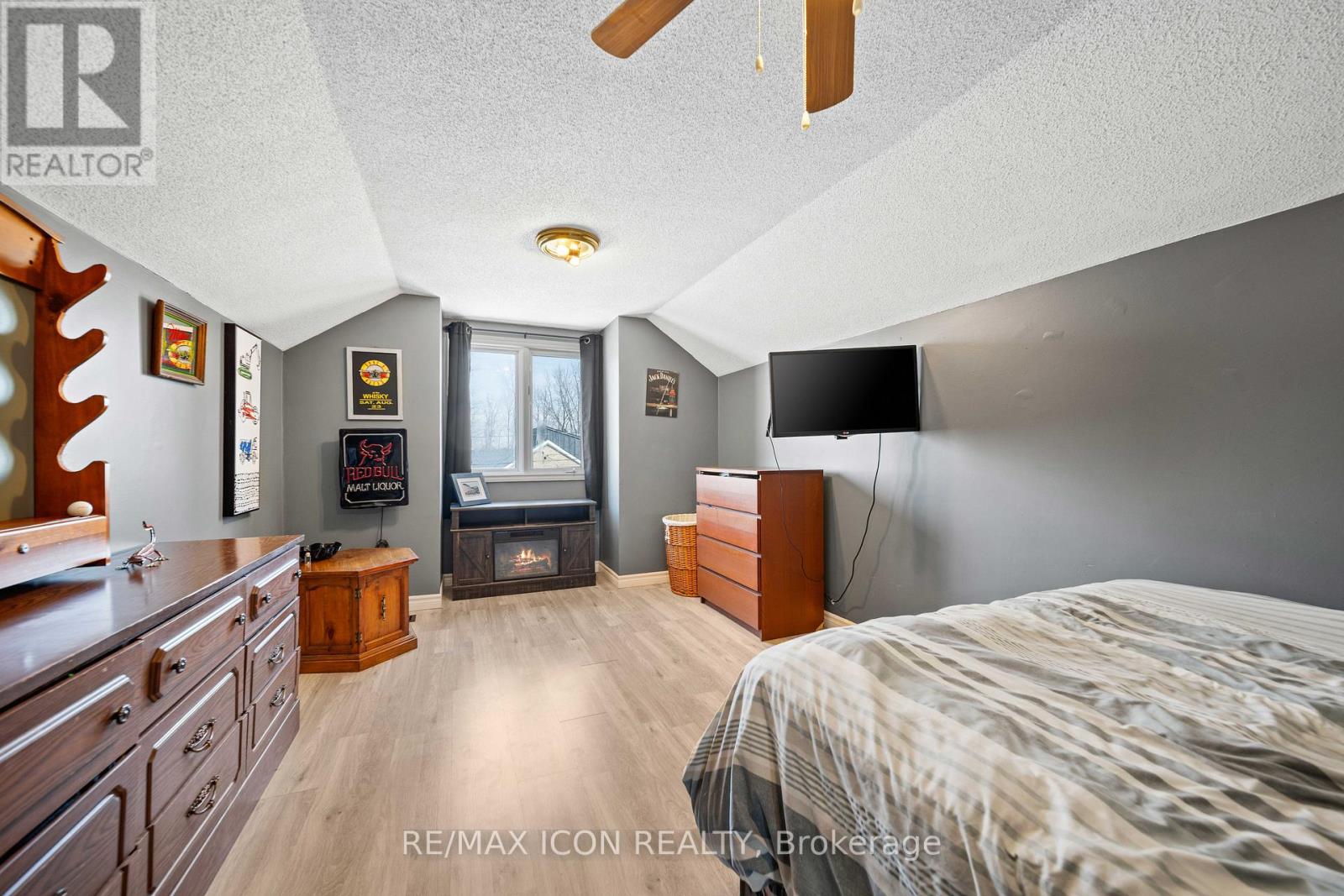 227 WILLIAM STREET E - 22